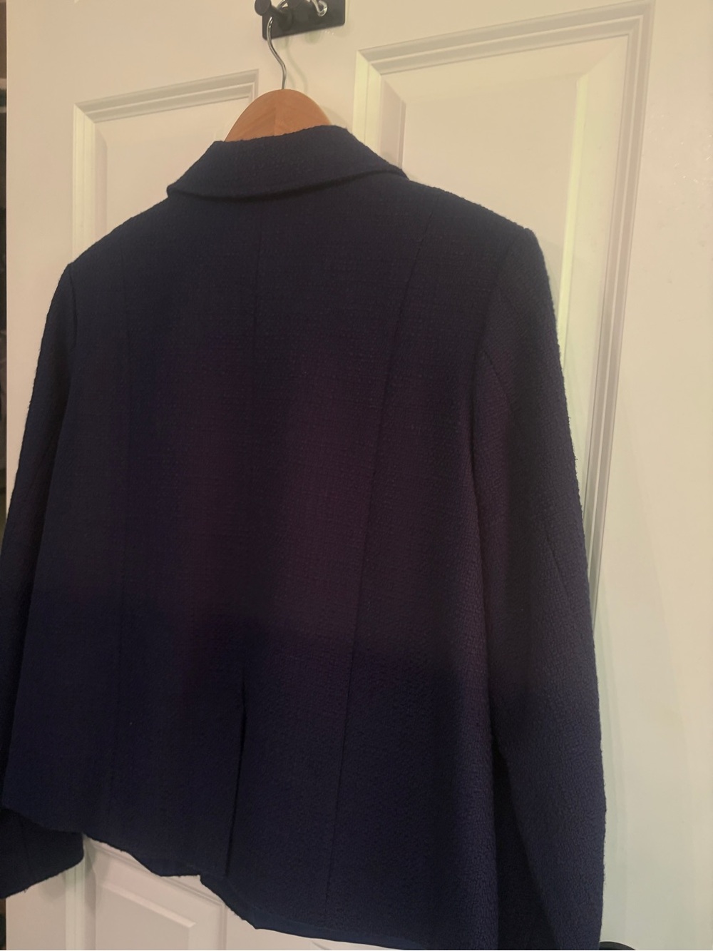 Gorgeous size L Lands' End Women's  Navy Blue Textured Blazer. Boxy fit Like new - Picture 8 of 11